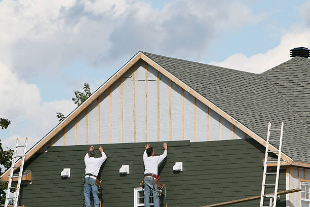 Professional Siding Replacement technician working in Laneview, VA